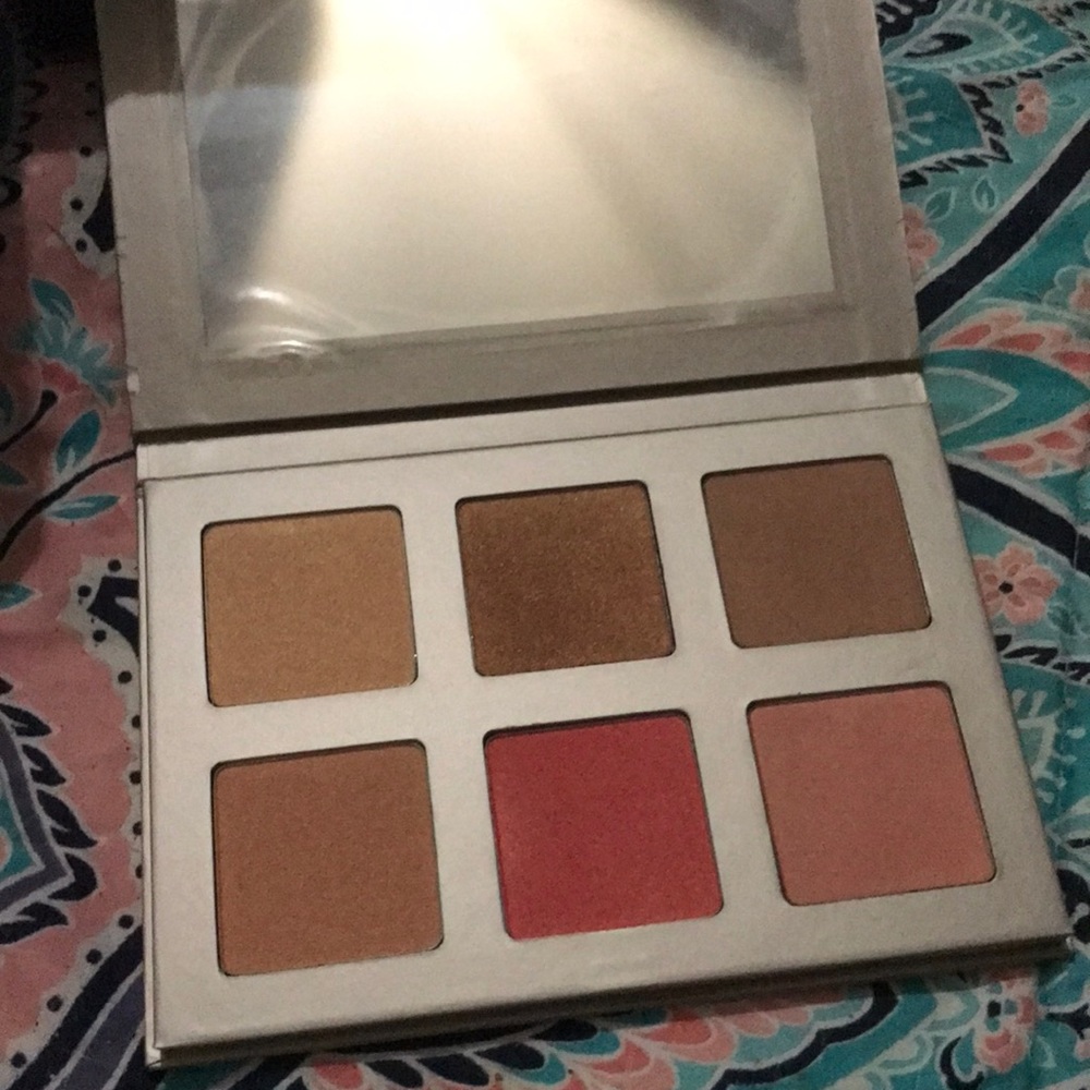 Iconic London Blaze Chaser Face Palette New/Opened only for picture